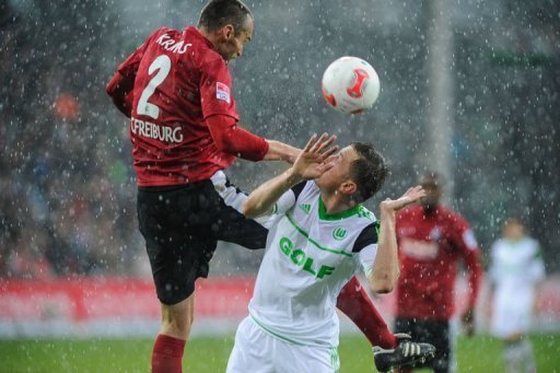 Freiburg's defender Pavel Krmas (L) and Wolfsburg's striker Ivica Olic fight for the ball in Freiburg, March 9, 2013 Freiburg's defender Pavel Krmas (L) and Wolfsburg's striker Ivica Olic fight for the ball in Freiburg, March 9, 2013
