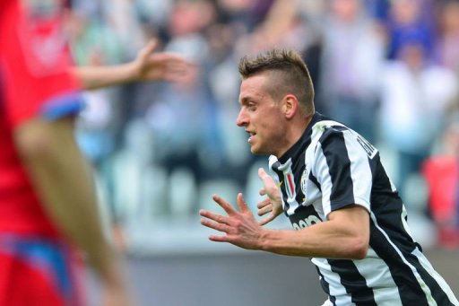Juventus' Emanuele Giaccherini celebrates after scoring in Turin on March 10, 2013 Juventus' Emanuele Giaccherini celebrates after scoring in Turin on March 10, 2013
