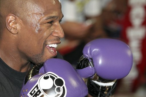 Boxer Floyd Mayweather Jr. works out on April 24, 2012 in Las Vegas, Nevada Boxer Floyd Mayweather Jr. works out on April 24, 2012 in Las Vegas, Nevada
