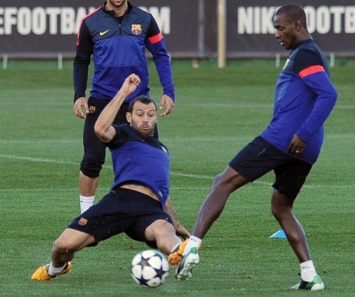 Barcelona midfielder Javier Mascherano (L) and defender Eric Abidal take part in a training session on March 11, 2013 Barcelona midfielder Javier Mascherano (L) and defender Eric Abidal take part in a training session on March 11, 2013