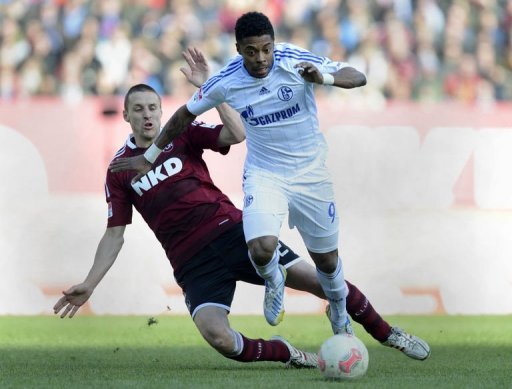 Schalke's Michel Bastos (R) and Nuremberg's Timmy Simons fight for the ball, March 16, 2013 in Nuremberg Schalke's Michel Bastos (R) and Nuremberg's Timmy Simons fight for the ball, March 16, 2013 in Nuremberg