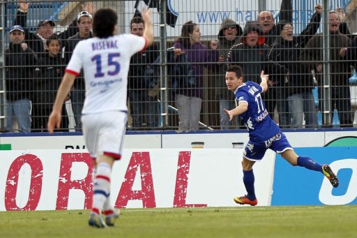Bastia's midfielder Florian Thauvin (R) celebrates after scoring a goal in Bastia, Corsica, on March 16, 2013 Bastia's midfielder Florian Thauvin (R) celebrates after scoring a goal in Bastia, Corsica, on March 16, 2013