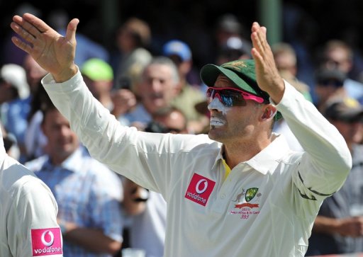 Mike Hussey gestures prior to his final Test match for Australia on January 3, 2013 Mike Hussey gestures prior to his final Test match for Australia on January 3, 2013