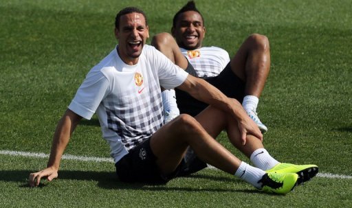Rio Ferdinand (L) and Anderson Oliveira at a Manchester United training session in Doha on January 22, 2013 Rio Ferdinand (L) and Anderson Oliveira at a Manchester United training session in Doha on January 22, 2013