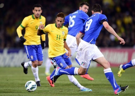 Brazil's Neymar (C) vies with Italy's Leonardo Bonucci (R) on March 21, 2013 at the stadium of Geneva Brazil's Neymar (C) vies with Italy's Leonardo Bonucci (R) on March 21, 2013 at the stadium of Geneva