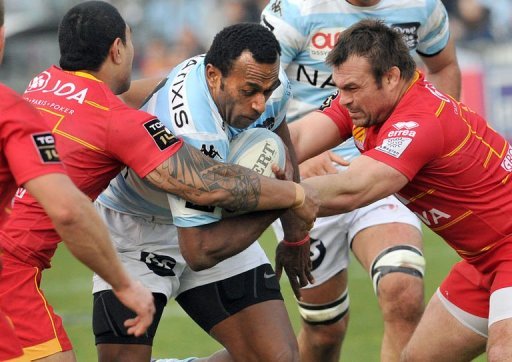 Racing Metro's Bobo Sireli (C) collapses with Perpignan's Nicolas Mas (R), March 23, 2013 in Colombes Racing Metro's Bobo Sireli (C) collapses with Perpignan's Nicolas Mas (R), March 23, 2013 in Colombes