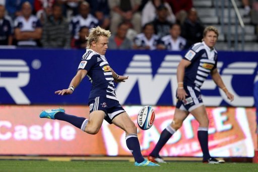 Stormers' Joe Pietersen (L) clears the ball during a Super 15 Rugby match on March 16, 2012 Stormers' Joe Pietersen (L) clears the ball during a Super 15 Rugby match on March 16, 2012
