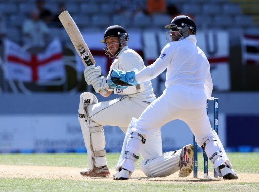 New Zealand's Peter Fulton (L) bats beside England's Matt Prior during their final Test in Auckland on March 25, 2013 New Zealand's Peter Fulton (L) bats beside England's Matt Prior during their final Test in Auckland on March 25, 2013