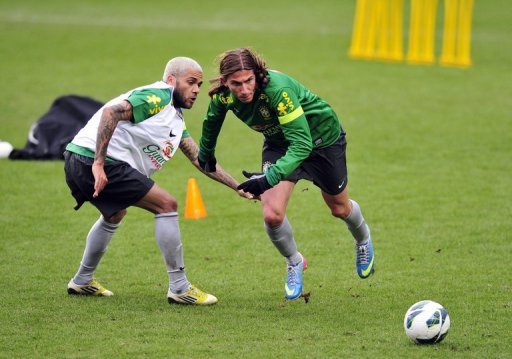 Brazil's Filipe Luis (R) and Daniel Alves are pictured during a training session at Stamford Bridge on March 24, 2013 Brazil's Filipe Luis (R) and Daniel Alves are pictured during a training session at Stamford Bridge on March 24, 2013