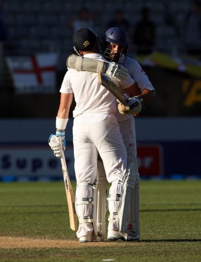 England's Matt Prior (L) and Monty Panesar celebrate drawing the Test match against New Zealand on March 26, 2013 England's Matt Prior (L) and Monty Panesar celebrate drawing the Test match against New Zealand on March 26, 2013