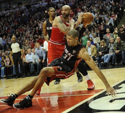 Shane Battier (R) of the Miami Heat falls to the floor under pressure from Carlos Boozer on March 27, 2013 Shane Battier (R) of the Miami Heat falls to the floor under pressure from Carlos Boozer on March 27, 2013