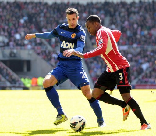 Sunderland defender Danny Rose (R) vies with Manchester United striker Robin van Persie (L) on March 30, 2013 Sunderland defender Danny Rose (R) vies with Manchester United striker Robin van Persie (L) on March 30, 2013
