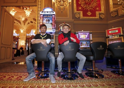 Nobuhiro Ishida (L) and WBA middleweight world title holder Gennady Golovkin (R) on March 26, 2013, in Monaco Nobuhiro Ishida (L) and WBA middleweight world title holder Gennady Golovkin (R) on March 26, 2013, in Monaco