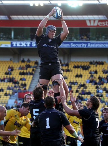 Steven Sykes of the Kings takes the line out throw during a match against the Hurricanes, on March 30, 2013 Steven Sykes of the Kings takes the line out throw during a match against the Hurricanes, on March 30, 2013