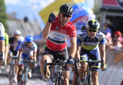 British Mark Cavendish (C) crosses the finish line to win the 13th stage of 96th Giro d'Italia on May 17, 2013 British Mark Cavendish (C) crosses the finish line to win the 13th stage of 96th Giro d'Italia on May 17, 2013