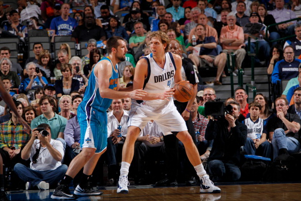 Dirk Nowitzki #41 of the Dallas Mavericks posts up against Ryan Anderson #33 of the New Orleans Hornets