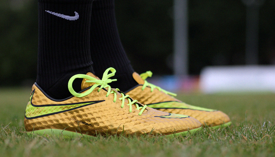 neymar gold hypervenom