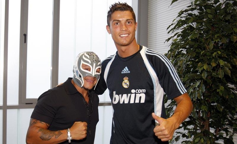 Resultado de imagem para wrestling fan vs football fan