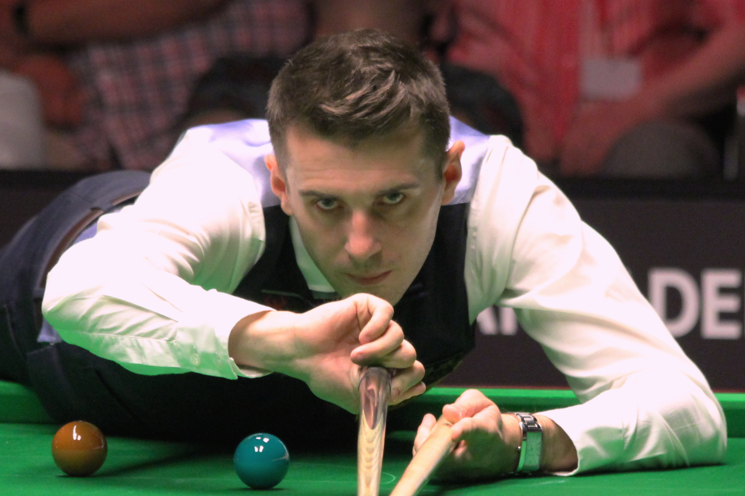 Painplagued Mark Selby reaches China Open snooker quarters