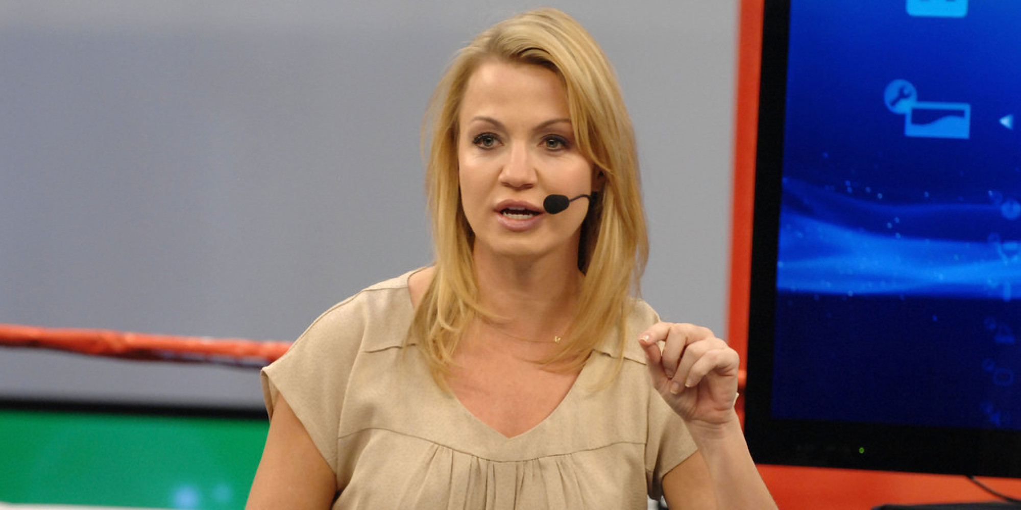 Michelle Beadle on why she is no longer a WWE fan, comment to CM Punk that upset AJ2000 x 1000