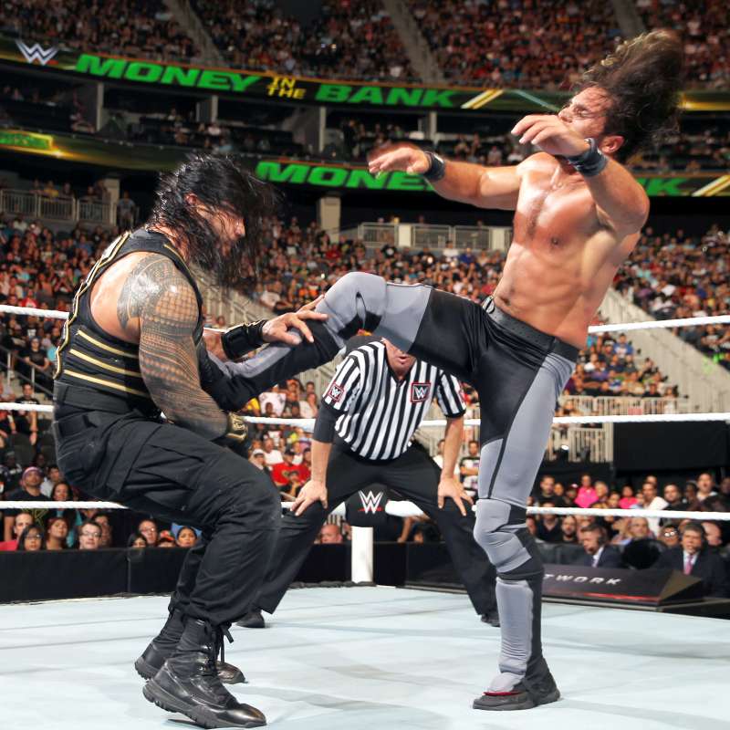 Wwe World Heavyweight Champion Roman Reigns Vs Seth Rollins Photos 0804