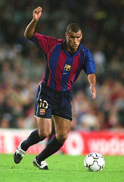 oct-2001-rivaldo-of-barcelona-runs-with-the-ball-during-the-spanish-picture-id1572323-800.jpg